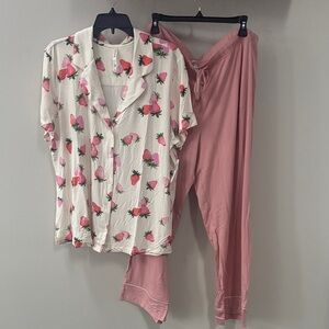 Soma Cool Nights Strawberries Pajama Set 🍓